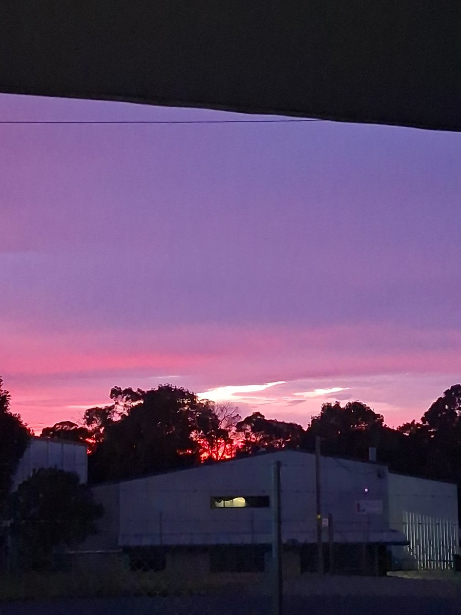Mattwest0s's tweet photo. Sunrise https://t.co/Vp1lW2OPLL