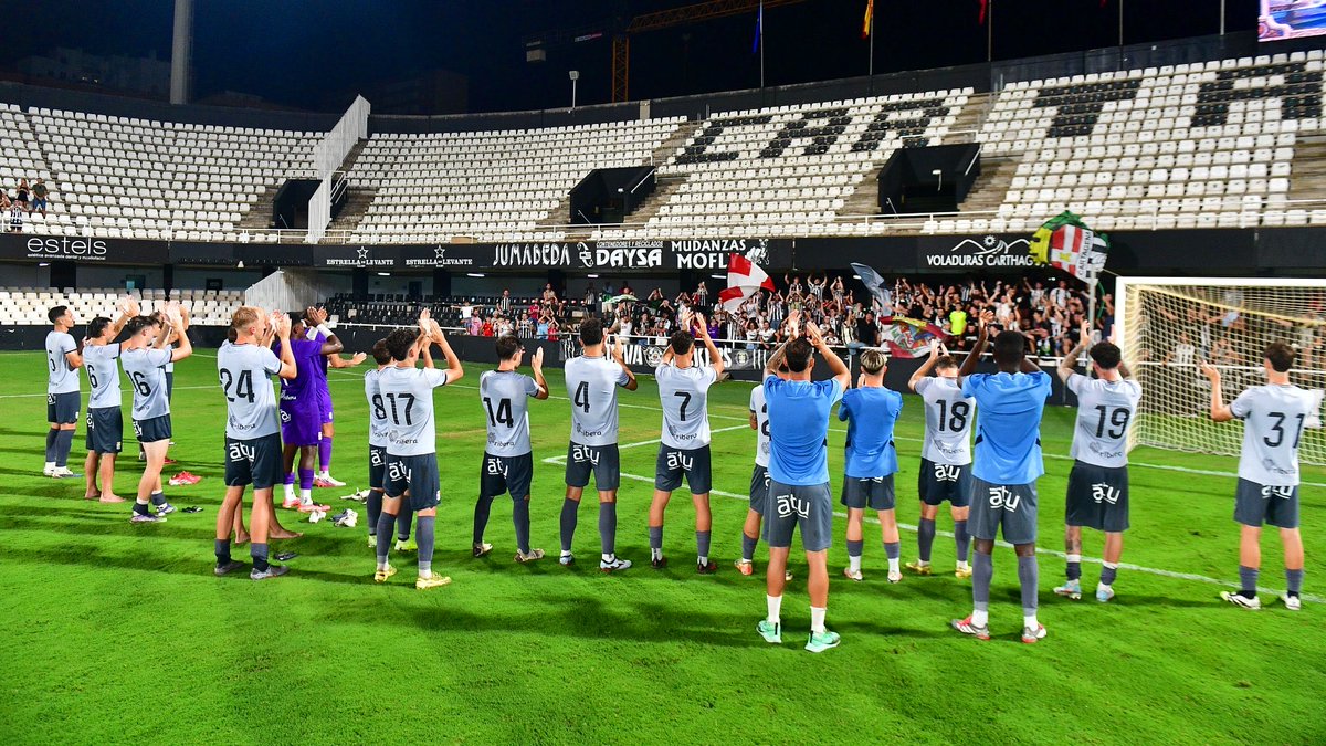 GradaCarthago's tweet photo. FC Cartagena - Minera.

Ayer estrenamos la grada oficialmente en el Carabela de Plata. El comienzo de algo grande para nuestro club.

Aún estás a tiempo, el fondo te espera.

¡Únete! ⚫️⚪️ https://t.co/DRyA12zao5