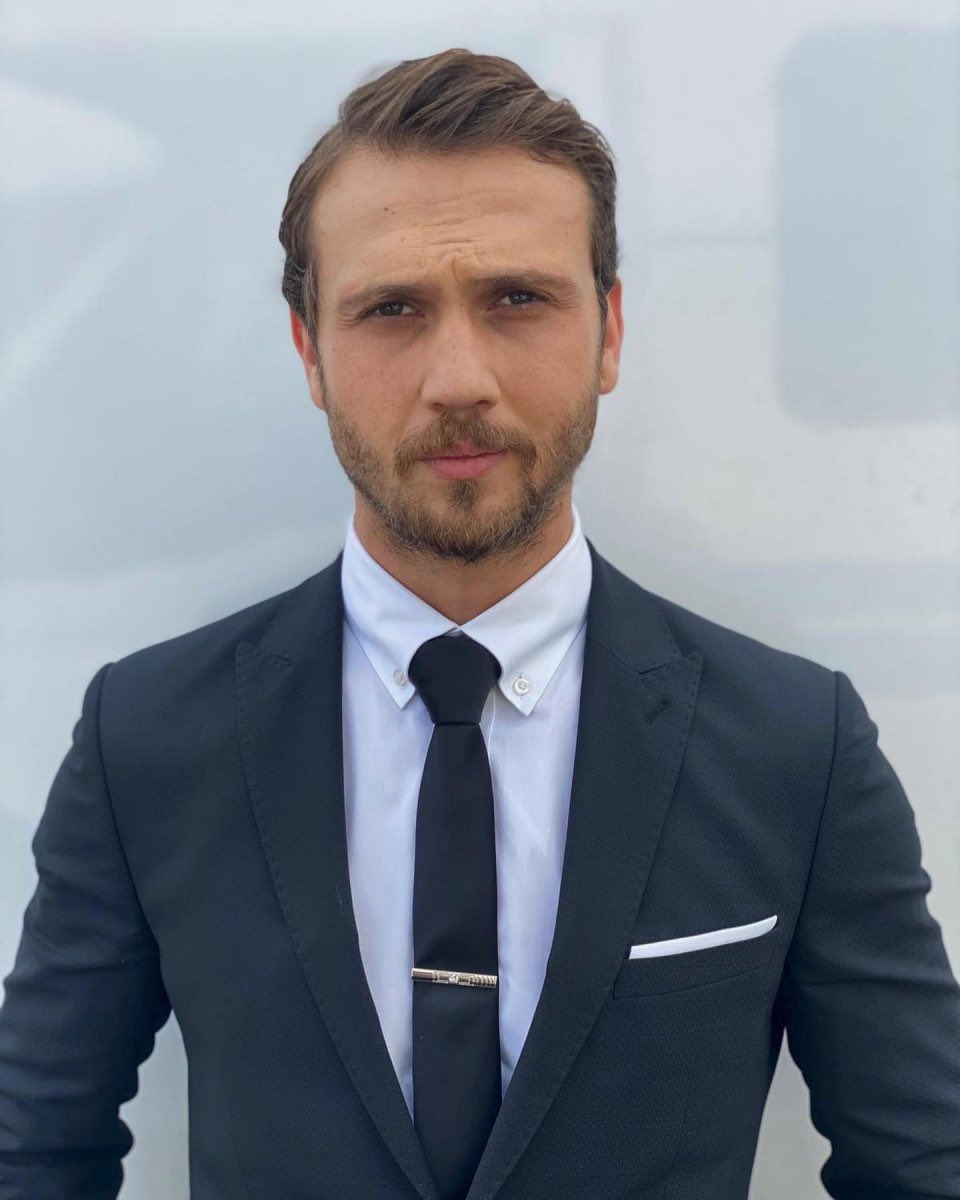 arab2turk's tweet photo. İyiki doğdun #ArasBulutİynemli 🎂 
يوم ميلاد سعيد للعالمي اراس بولوت اينيملي 🤍🖤 https://t.co/E5TaCh20w2