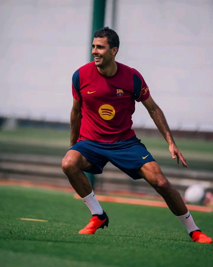 AlanCashgh's tweet photo. Rodri❤️💙🥂 https://t.co/L4mQbLcgRI