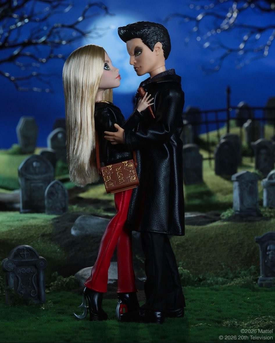 retrocvnty's tweet photo. Monster High are releasing a Buffy the Vampire Slayer Skullector two pack! The details are so cool, look at her shoes!! https://t.co/hG2HxZ9JdM