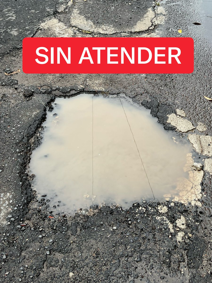CorresponsalsMX's tweet photo. Mejor naranjas🍊🍊🍊 @NancyNunezmx 

⚫️Estos son los baches que manda a tapar Nancy Núñez. Una completa burla para los habitantes de #Azcapotzalco  

Habiendo hoyos considerables que afectan a autos y motos, se ponen a tapar líneas de menos de 3cm. Por cierto, ya se está  despegando de lo mal que lo pusieron.😂😂😂

#DenunciaCiudadana  Sin embargo, vecinos de la colonia Tezozomoc, específicamente de la calle Tlahuicas llevan meses implorando porque se tapen dos baches y han sido ignorados, pero que tal se ponen a disque bachear.

#cdmx #alcaldesmorena #alcaldía

@NancyNunezmx @AzcapotzalcoMx