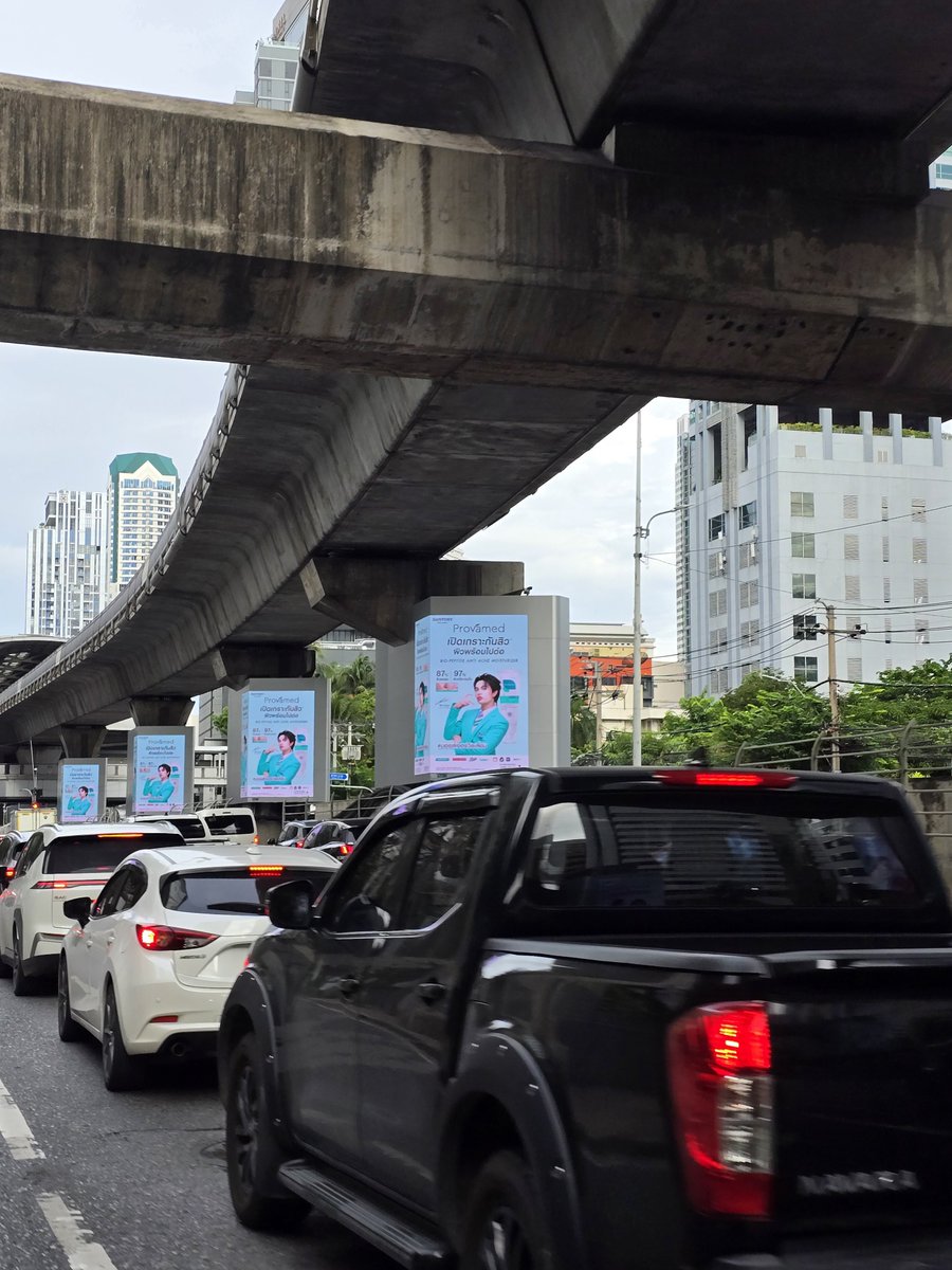 willesthope's tweet photo. Provamed and Mela putting William's face everywhere.
Ingu and Asian Games putting Est's face everywhere.
Westies putting WilliamEst's face everywhere.

Man it would suck to be a we hater in Thailand rn🤣 https://t.co/nwyG3GJNOG