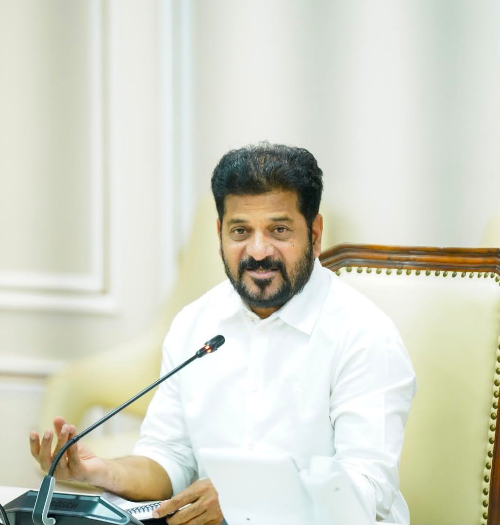 TelanganaRavi09's tweet photo. సోషల్ మీడియాలో చాలామంది వీక్‌గా ఉన్నారు

మంత్రులు, ఎమ్మెల్యేలు ఇన్‌స్టాగ్రామ్ ఎక్కువగా వాడండి

మోడీ, చంద్రబాబు సోషల్ మీడియాలో చాలా యాక్టివ్‌గా ఉన్నారు

త్వరలో ఎమ్మెల్యేలు, మంత్రులకు సోషల్ మీడియా తరగతులు నిర్వహిస్తాం

– మంత్రులు, ఎమ్మెల్యేలతో సమావేశంలో రేవంత్ 

@revanth_anumula https://t.co/9qqAAFRZTN