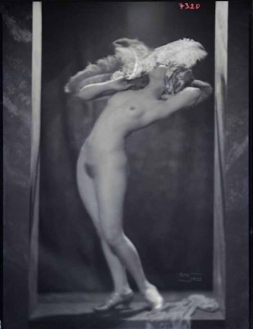 Ttalindeyzac's tweet photo. ‘Tranquility, nude with a fan’, 
József Pécsi, 1927 https://t.co/hfSvLkyazT