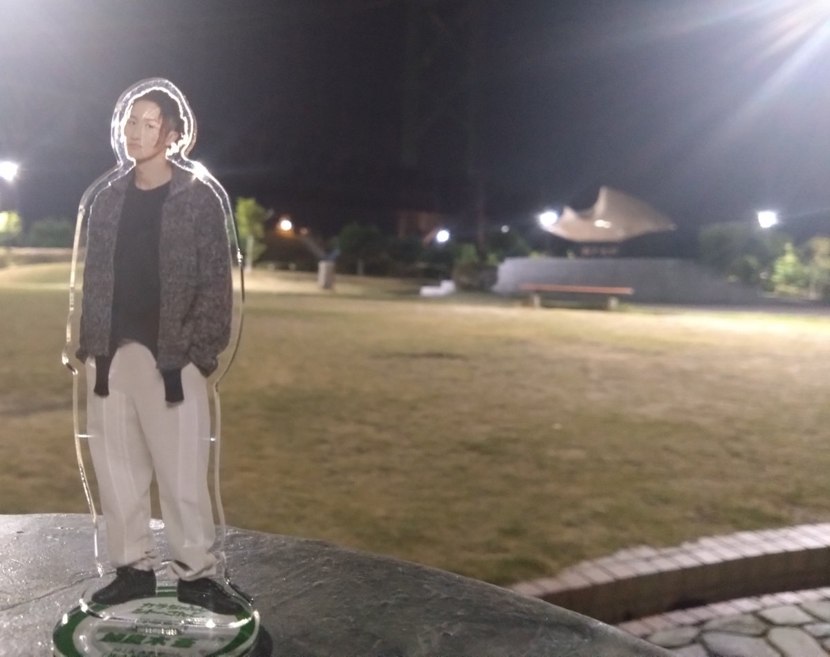 qyj2o's tweet photo. 岩本さんと夜の瀬戸大橋…🌉

のはずが暗がりの瀬戸大橋は写らなかった…笑

ALL SUITE聴きながら帰ってるけどGO HARDのハイトーンめちゃいいな。
しょっぴーと向井さんかな？
めちゃエフェクトかかっとるがそれも良い。

岩本さんのラップも好きだよ〜🌟 https://t.co/2LwDJMWcLo