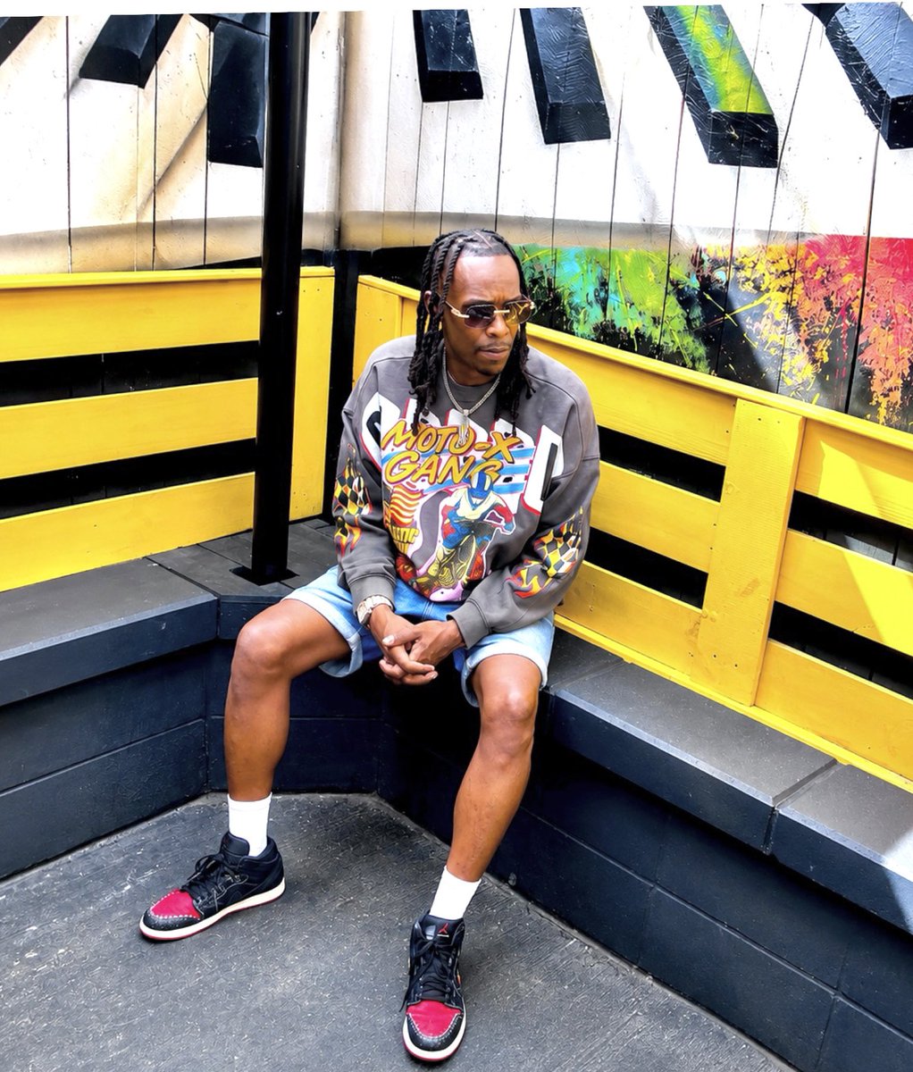 JrScalez's tweet photo. Ended the bday weekend with the fam 🤲🏾❤️🙌🏾🤞🏾shirt by @plastic_official_ 💪🏾 #managerlife #bdayweekend https://t.co/HJtgaEgqM6