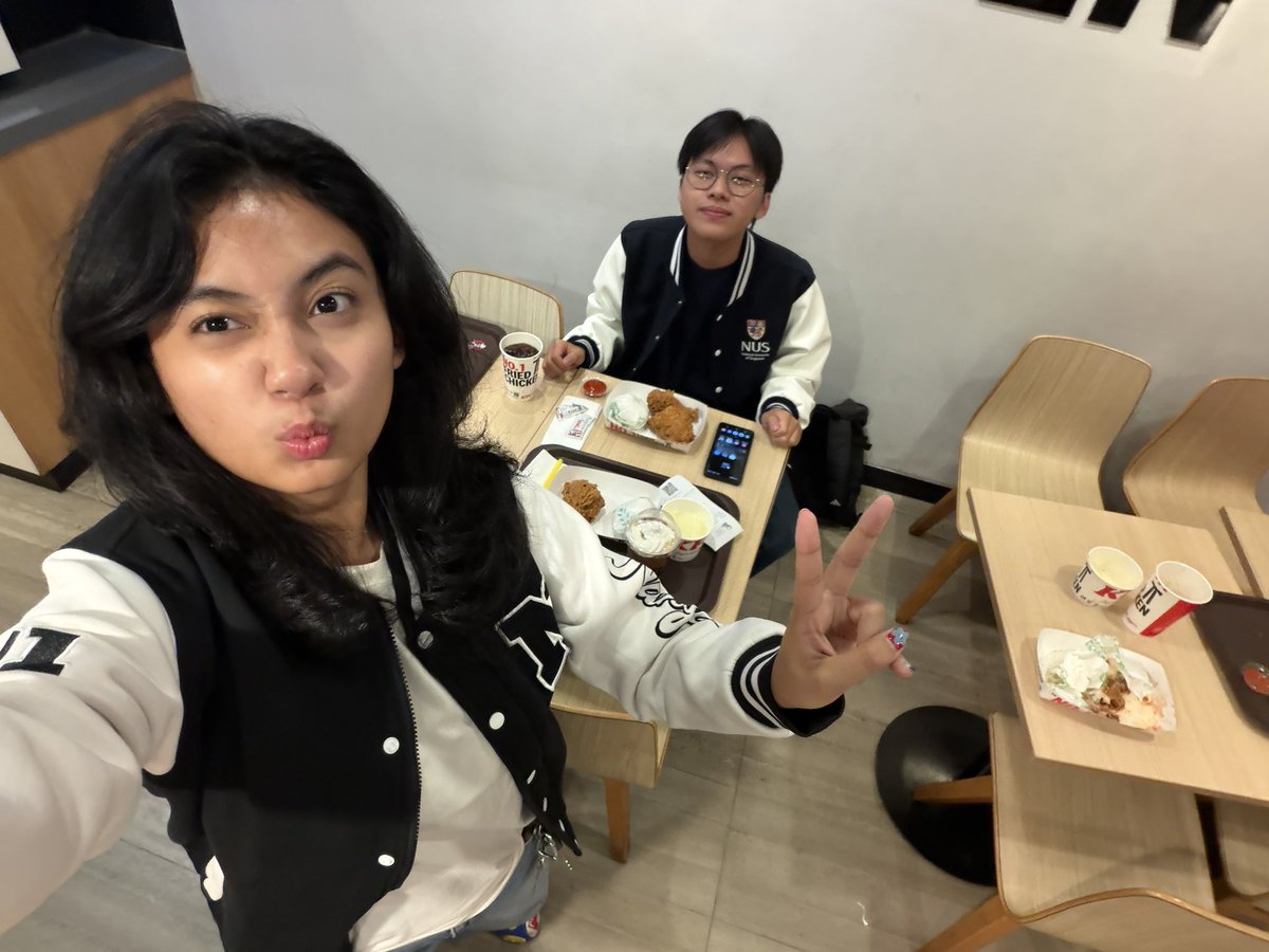 titamarangga's tweet photo. singaporeans spring semester 2026 mekar banjar DI JAKAL https://t.co/qWE0cvUErM