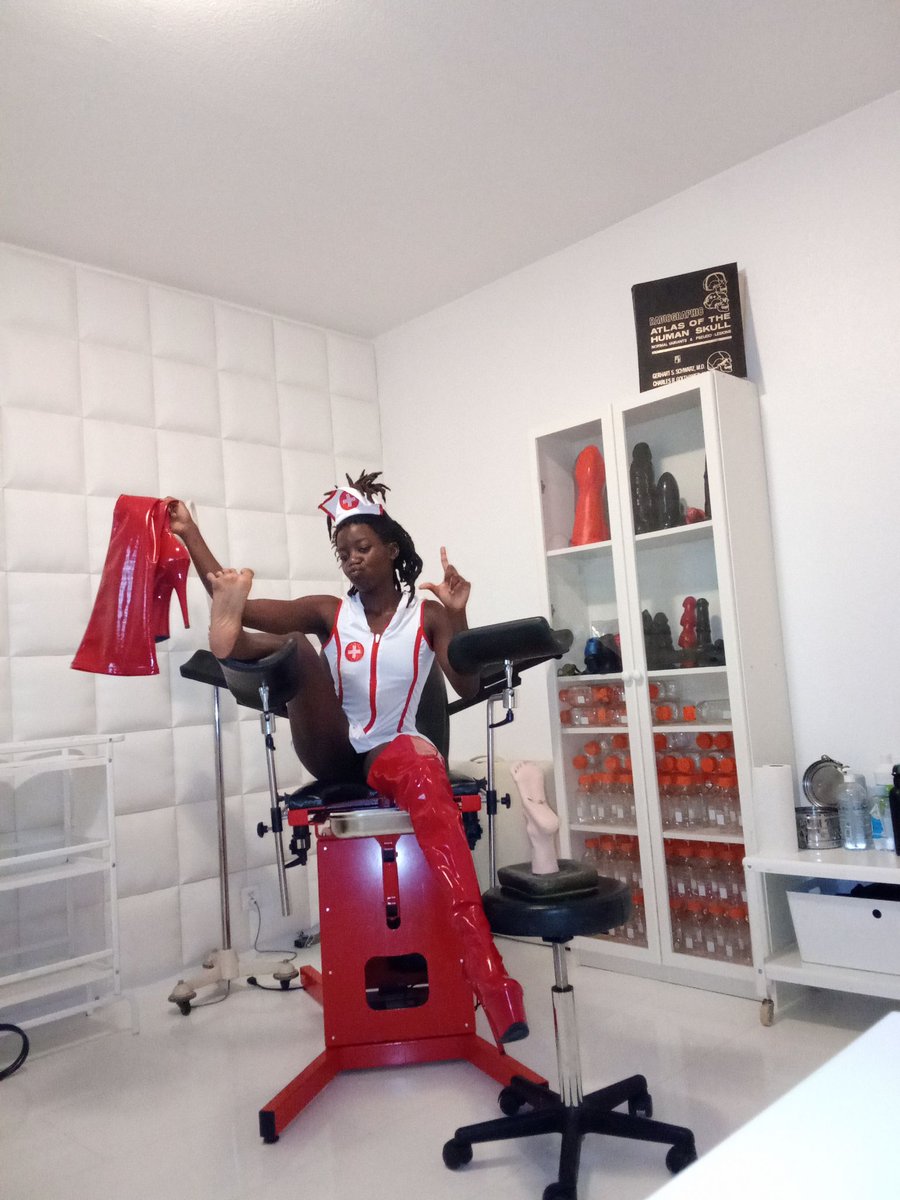 LoserHunter100's tweet photo. ✨What a hot, flexible, greedy gold digger✨

Goddess Mwenesi🇰🇪| BASEL,CH 25.07-15.08
@txntricgoddess 

💰Let’s see can you losers flex your credit cards as well as she can her divine body😉✨💰

Ebonygoddess ebonyfindom paypigs findom feet queen princess feet cuck https://t.co/sJLDeTB6gi