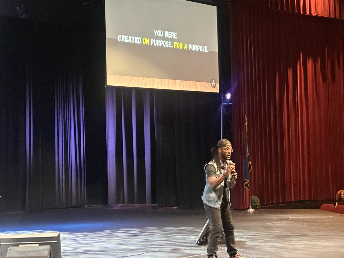 Mr_Burden_TA's tweet photo. In the last 7 days we have welcomed the Class of 2030 into Athens to learn more about the building, navigate their schedule, connect with others, and find the winner within. Looking forward to the start of our amazing journey together tomorrow!  #AboveTheLine #AHSBAM https://t.co/QtPfEbFr8m