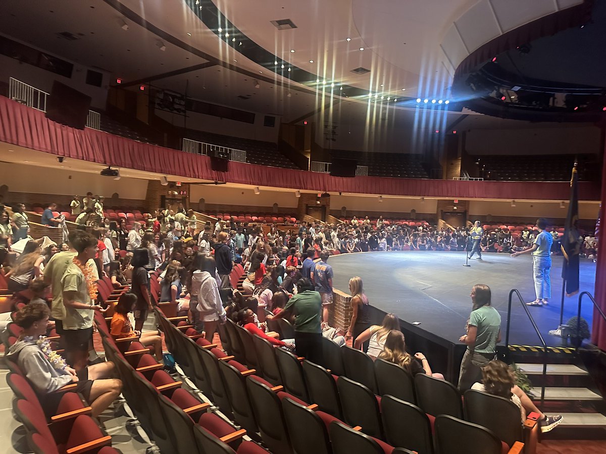 Mr_Burden_TA's tweet photo. In the last 7 days we have welcomed the Class of 2030 into Athens to learn more about the building, navigate their schedule, connect with others, and find the winner within. Looking forward to the start of our amazing journey together tomorrow!  #AboveTheLine #AHSBAM https://t.co/QtPfEbFr8m