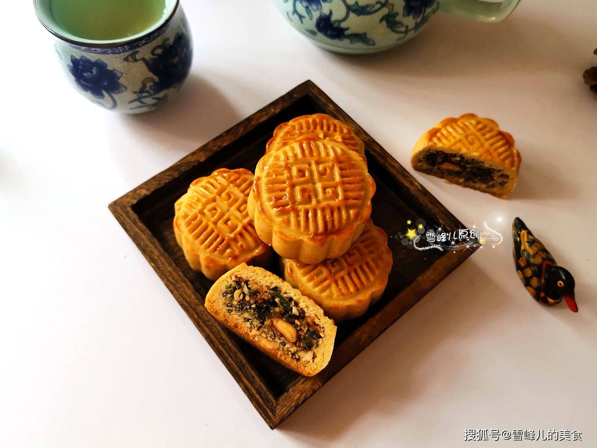 ssfd118's tweet photo. Cozy mooncakes u0026 warm wishes – mid-autumn’s here! May your days be as sweet as the filling and your heart as full as the moon tonight. https://t.co/3Zhlk2Rdi2