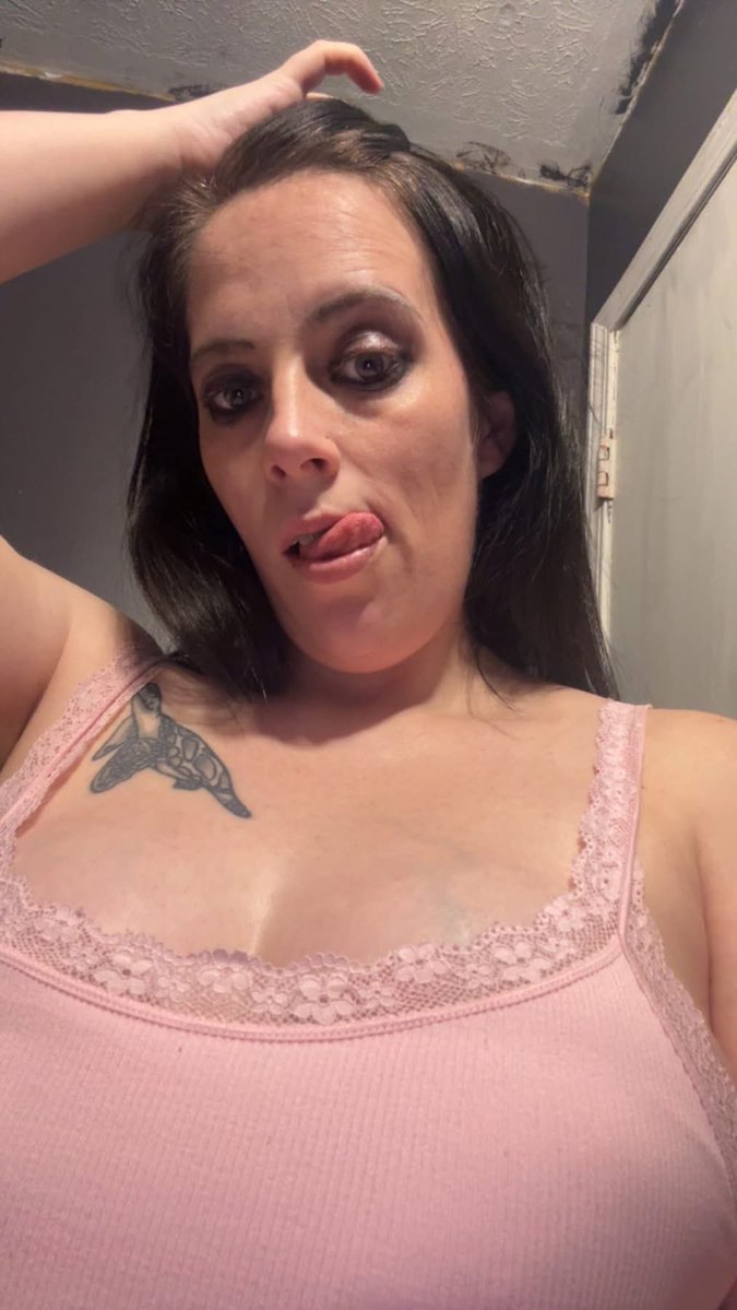Sarahmnyb's tweet photo. I’m available for meetups what’s your zip code wanna see if you’re close by https://t.co/AoFNBlR7yn