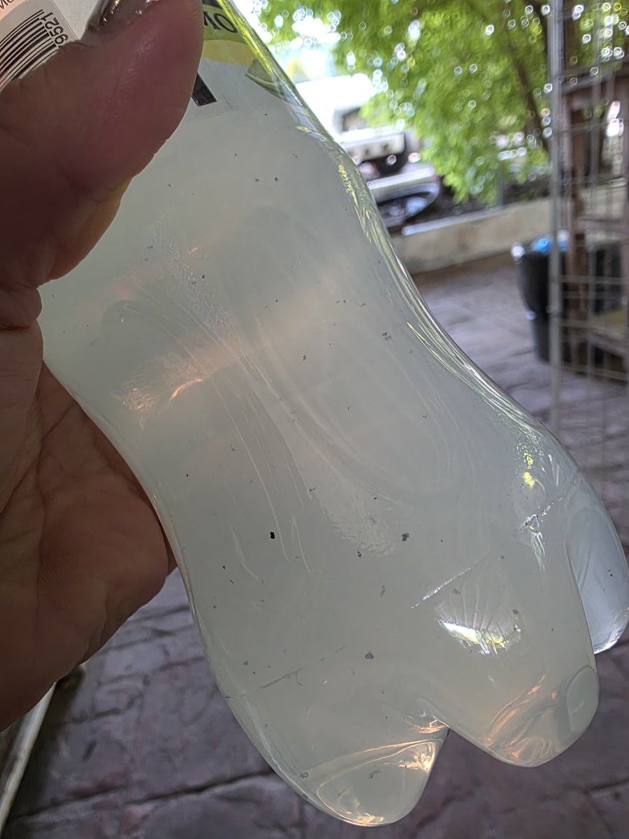 GG41755793's tweet photo. Hola, encontré particulas negras en del Valle fizz de limón. Compré un paquete de 6 y todos están asi.
@CocaColaMx https://t.co/7SOiNl7Thz