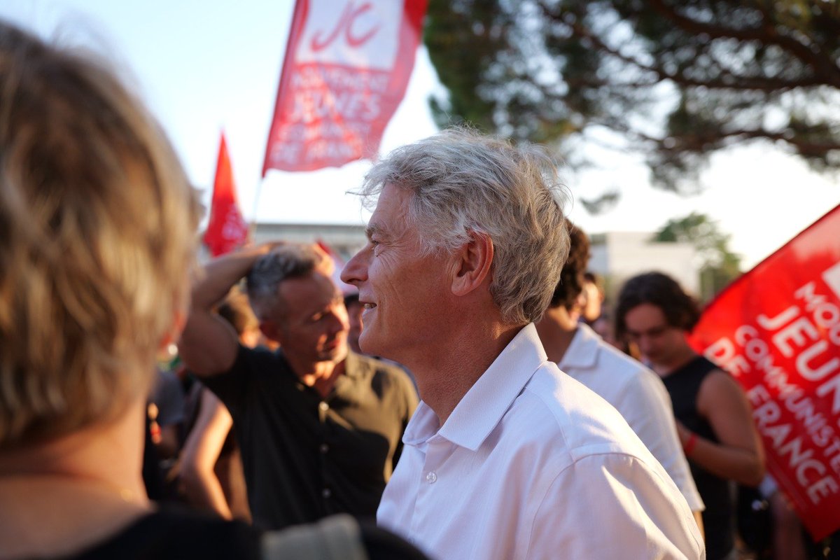 PCF's tweet photo. Rassemblé·es https://t.co/kNQBf2pns5