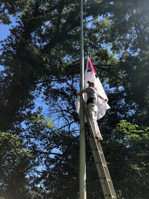 HanoverDragoons's tweet photo. The flag we installed recently at Yellow Tavern wasn't the right size. So we replaced it today with a bigger and higher quality flag (military grade) that looks so much better. https://t.co/THayHkietW