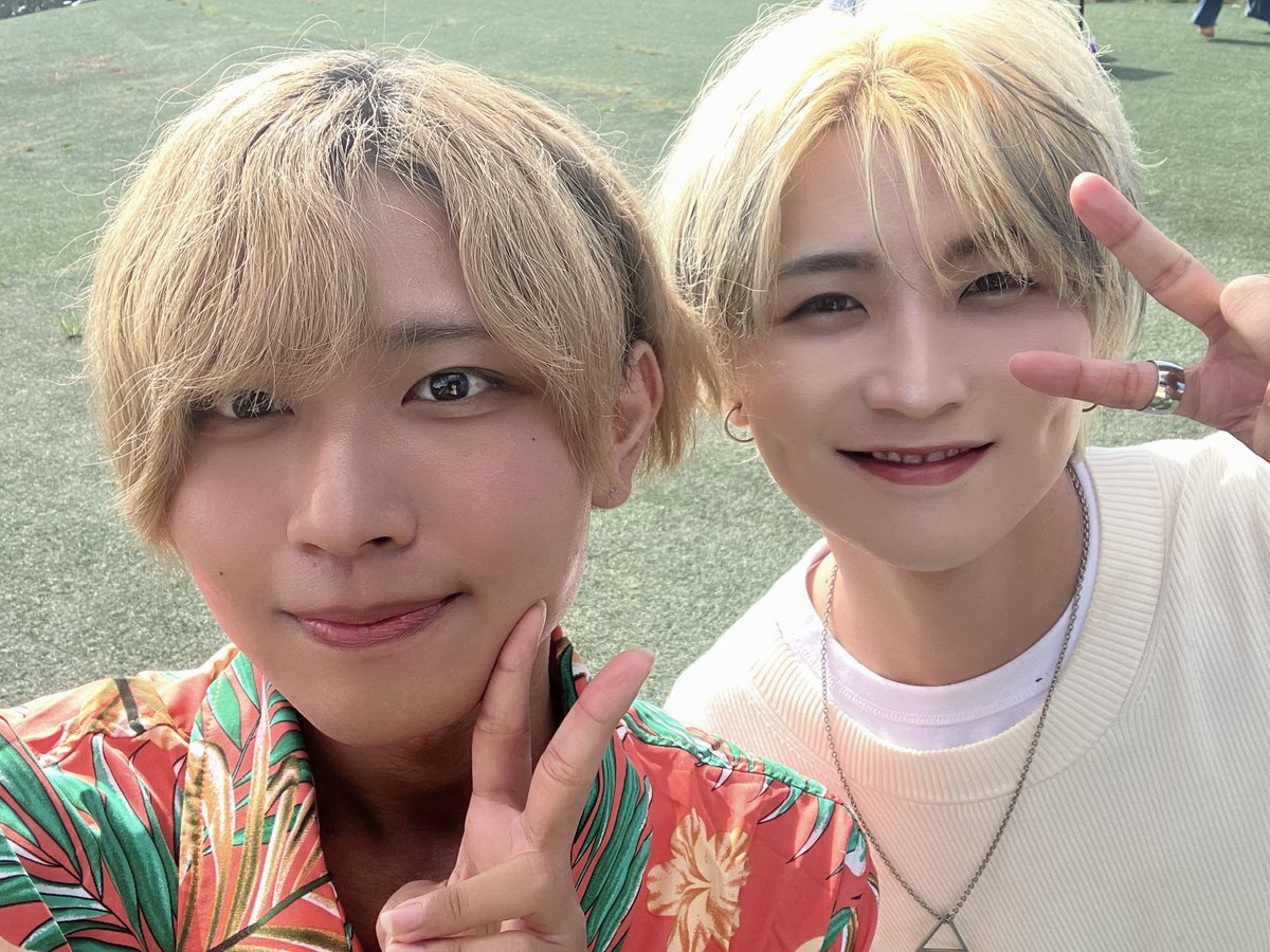 luvomega_mao's tweet photo. めちゃくちゃ時間が経ってしまいましたのですが😭😭
ドイツ村の日にご一緒だったKENTOさん@kento_ToPDoG
とお写真撮っていただきました！

少年Ｚから仲良くしていただいていて
未だにお会いできる時はなんだかエモい気持ちになります🥹

かっこいいみなさんに自分ももっと頑張ろう！ってなります🔝🐶 https://t.co/1cNHo4n8H8