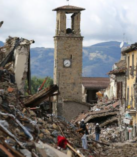 antipentac52268's tweet photo. il 24.08.2016, un violento terremoto colpì il centro Italia.
Nell'immediato, Renzi, Gentiloni, Boldrini, Mattarella, Del Rio e molti altri avvoltoi sono corsi per sfilare davanti alle telecamere. All'unisono, tutti, hanno detto agli abitanti "VI PROMETTIAMO CHE NON VI LASCEREMO SOLI" per una volta, questi ciarlatani hanno mantenuto la promessa, infatti, non li hanno lasciati soli, ma in compagnia delle macerie, del freddo, del gelo e della neve. [nelle foto Amatrice, Arquata del Tronto nel marzo 2021]. Oggi alcuni di questi individui hanno il coraggio di criticare il Governo Meloni ⁉️( e ci sono anche pezzenti, ovviamente di sinistra che li appoggiano).
In quel periodo sono stati nominati e PAGATI profumatamente commissari che sono stati capaci soltanto di dire: "vedremo, faremo, ci vuole tempo, c'è la burocrazia da rispettare." Come se quelle persone non meritavano rispetto e non avevano precedenza sulla burocrazia. hanno avuto anche il coraggio di chiede il pagamento del'IMU anche per le case crollate oltre alle utenze di cui non potevano usufruire. Soltanto nel 2022 il Governo Meloni ha semplificato la "burocrazia" e nominato Commissario Guido Castelli, una persona che probabilmente ci capisce molto di più dei precedenti visto che immediatamente le ricostruzioni sono ripartite e stanno andando avanti con ottimi progressi. 
Ma quei quattro cinghiali della sinistra, con la faccia come il C...o al posto di vergognarsi e chiedere scusa, continuano a puntare il dito convinti che i cittadini sono tutti stupidi come i loro elettori.