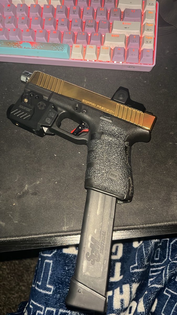 PleaseBreezy's tweet photo. How Y’all feel about my Glock https://t.co/of9LXpsScm