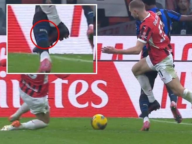 _Pupi81_'s tweet photo. Non dare questo rigore obbiettivante e’ veramente scandaloso!
Ricci tocca la “palla piena”

Ops scusate ho sbagliato foto… https://t.co/gLFISV9blX