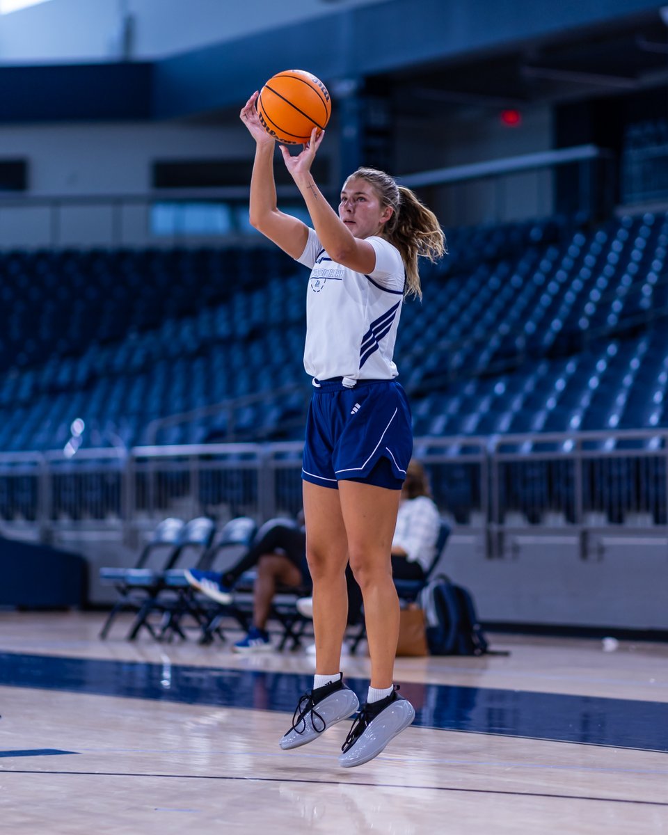 GSAthletics_WBB's tweet photo. Office hours 💼

#HailSouthern https://t.co/fpIJ0arlE4
