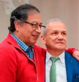 JCFloriant's tweet photo. ⚠️Le tenían lista la orden de captura al petrista ex M19, Carlos Ramón González por el saqueo a la UNGRD… ¡SE VOLÓ A NICARAGUA!

⚠️Le tenían la orden de captura lista a Carlos Caicedo por corrupción y presunto abuso sexual… ¡SE VOLÓ A EUROPA!

¡LOS COMPINCHES DE PETRO SIEMPRE DE BURLAN DE LA JUSTICIA!