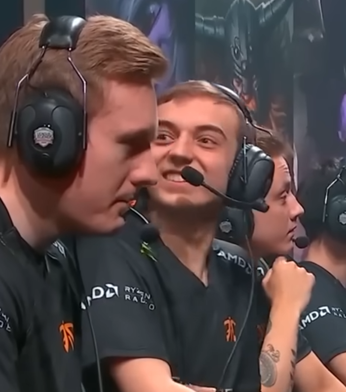 lolesports's tweet photo. And they say you can't hear images...

What is your favorite Caps moment of all time? https://t.co/aGUDAVjIrQ