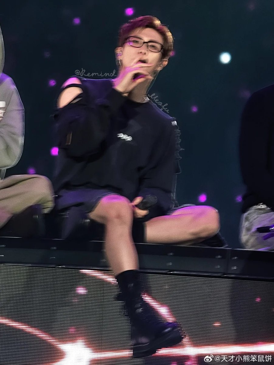 _Cypher_Rkive's tweet photo. GUUUUUUUYS LOOOOOOOOOK 😭😭😭😭😭😭😭😭😭 NAMJOON LOOKS SO GOOD! I FALL MORE AND MORE IN LOVE WITH HIM EVERY DAY 😭💙💙💙 
Thank u so much an all the credits to
Photographer: 天才小熊笨鼠饼
🔗: https://t.co/0JtEtEJOjc
#RM #BTSRM #방탄소년단RM #김남준 #Namjoon #알엠 https://t.co/Y8QYuA2sBs