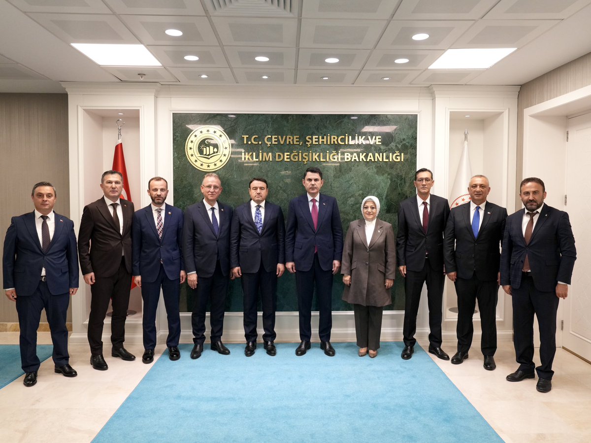 murat_kurum's tweet photo. Kütahya Valimiz Musa Işın, Milletvekillerimiz İsmail Çağlar Bayırcı ve Mehmet Demir, AK Parti İl Başkanımız Ceyda Çetin Erenler, Tavşanlı Belediye Başkanımız Ali Kemal Derin, Domaniç Belediye Başkanımız Engin Uysal ve ilçe başkanlarımızı Bakanlığımızda ağırladık.

Kütahya’mız için hayata geçirebileceğimiz çalışmaları istişare ettik; şehrimizin ihtiyaç ve taleplerini not aldık.

Şehrimizin geleceğine değer katacak çalışmalar için iş birliği içinde çalışmaya devam edeceğiz.