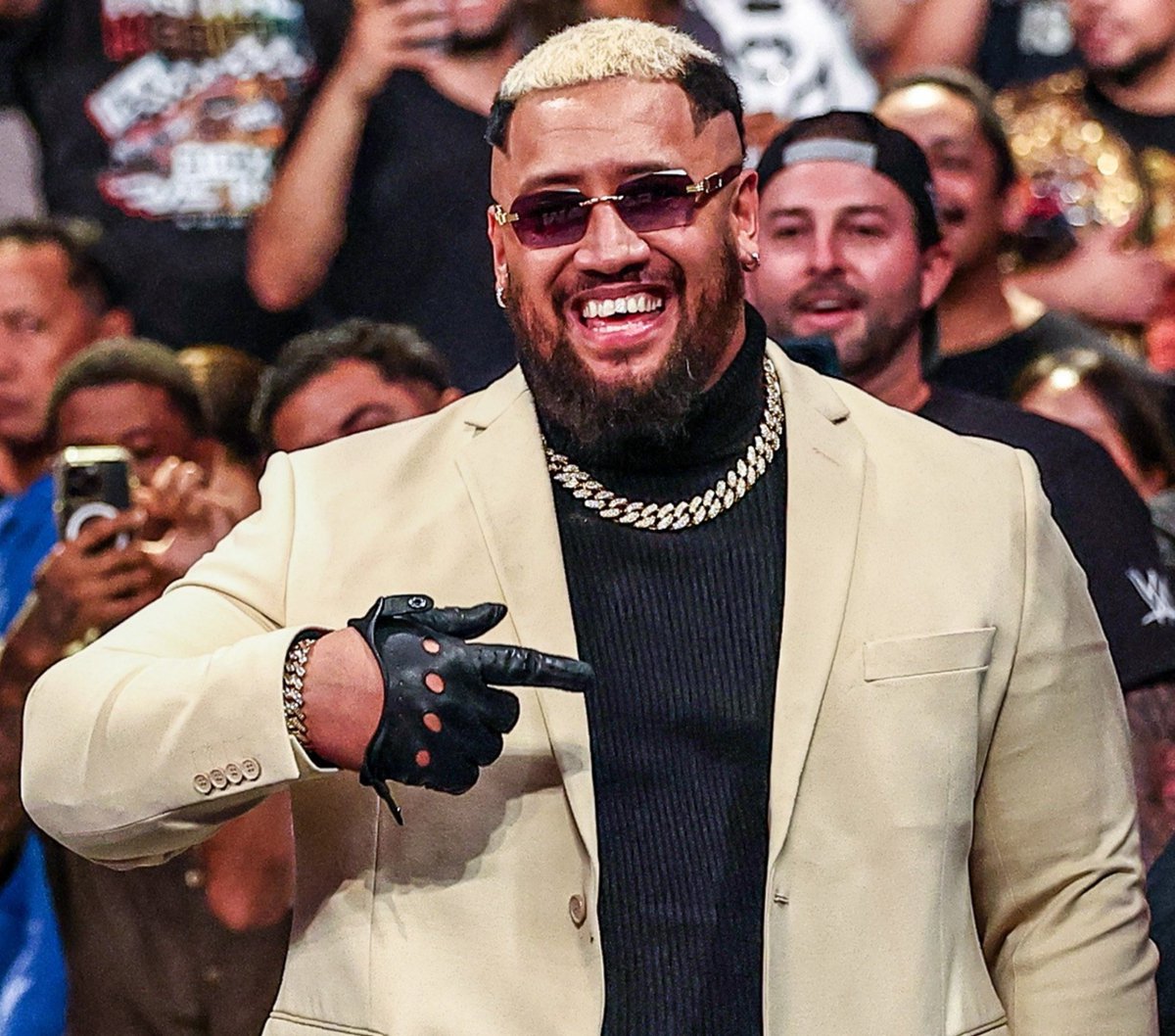 EliteClubS0B's tweet photo. WWE has just dropped new Solo Sikoa merchandise ahead of tonight’s episode of RAW.

🔗: https://t.co/TZvWziFwcr https://t.co/lhhLCcwVME