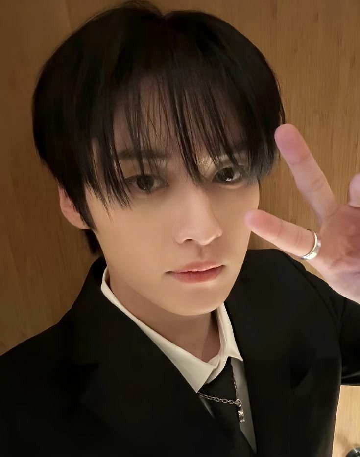 6vamp_9's tweet photo. *gulp*

#ssd #stayselcaday #leeknow #straykids https://t.co/9Ga7Mv3rtO