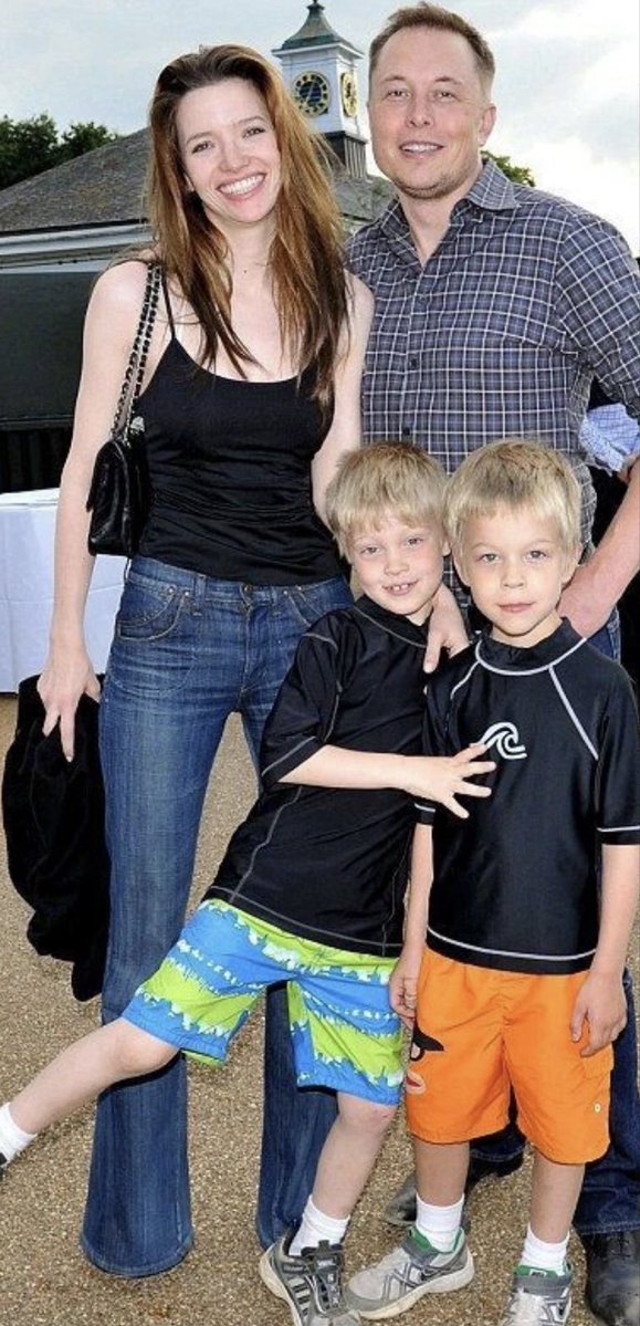 Alvia_clark's tweet photo. Elon Musk Officially
Becomes the World's First Trillionaire in History🥵😱 #elonmusk https://t.co/PVb8SPQvad