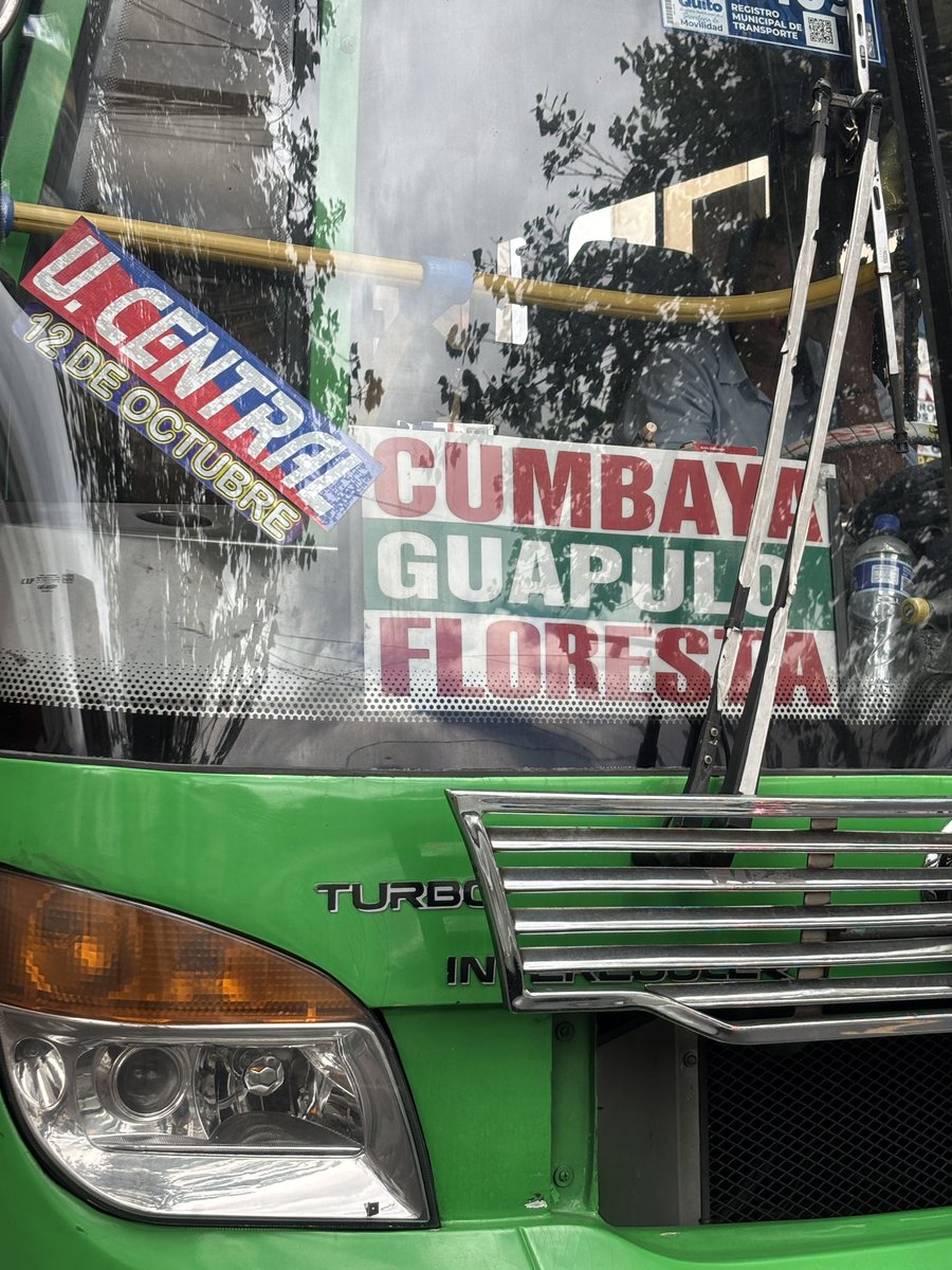 skhunt92's tweet photo. No hay linea de bus más hipster https://t.co/XVAXlIXWnz