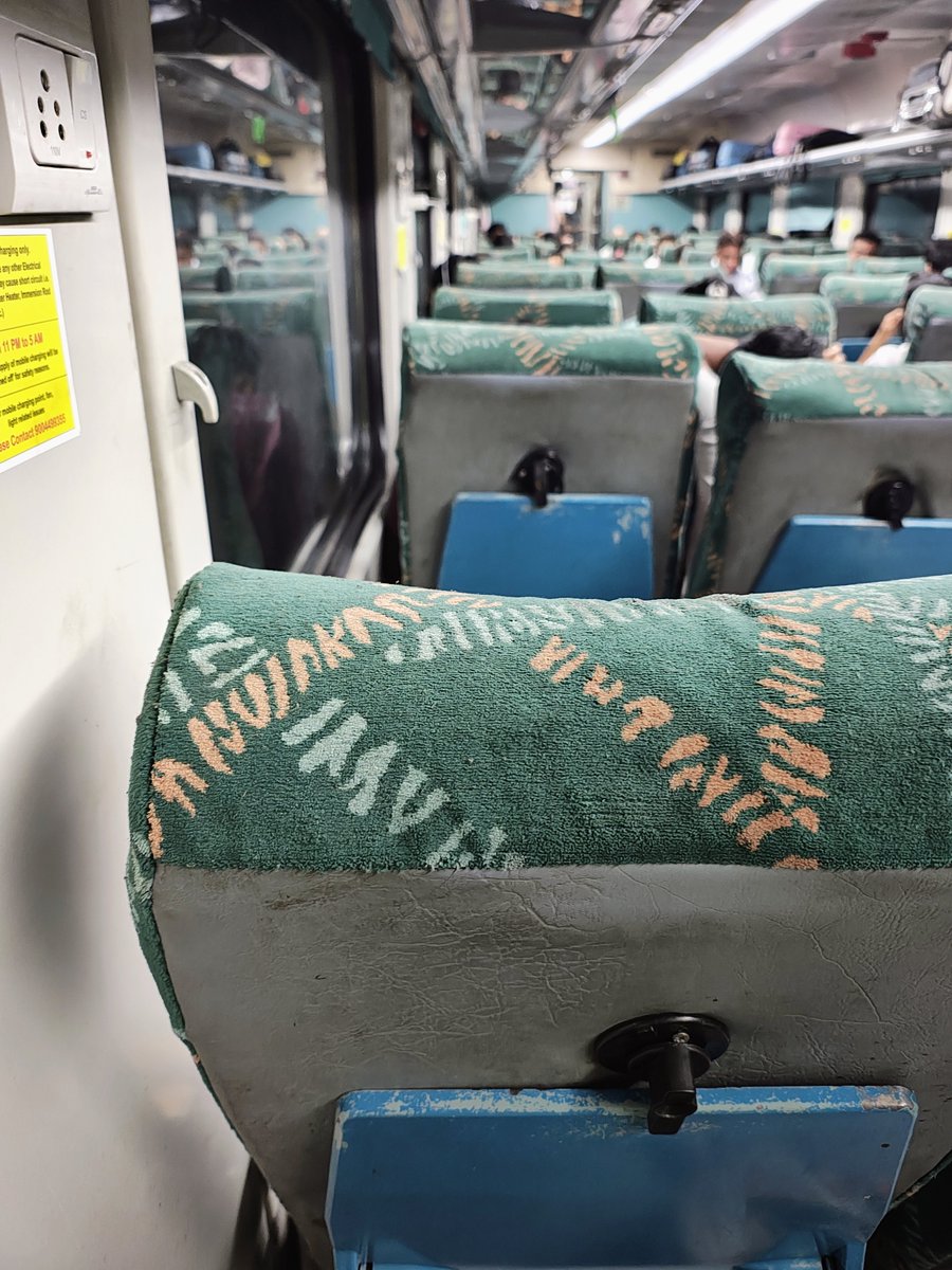 madclicx's tweet photo. @AshwiniVaishnaw @RailMinIndia @RailwaySeva @WesternRly @narendramodi 20960 train conditions.

By this time, train should be retired bit we are keep dragging. This is not the experience for which we pay for.

#indianrailway #railway https://t.co/BjyCFbD2zQ