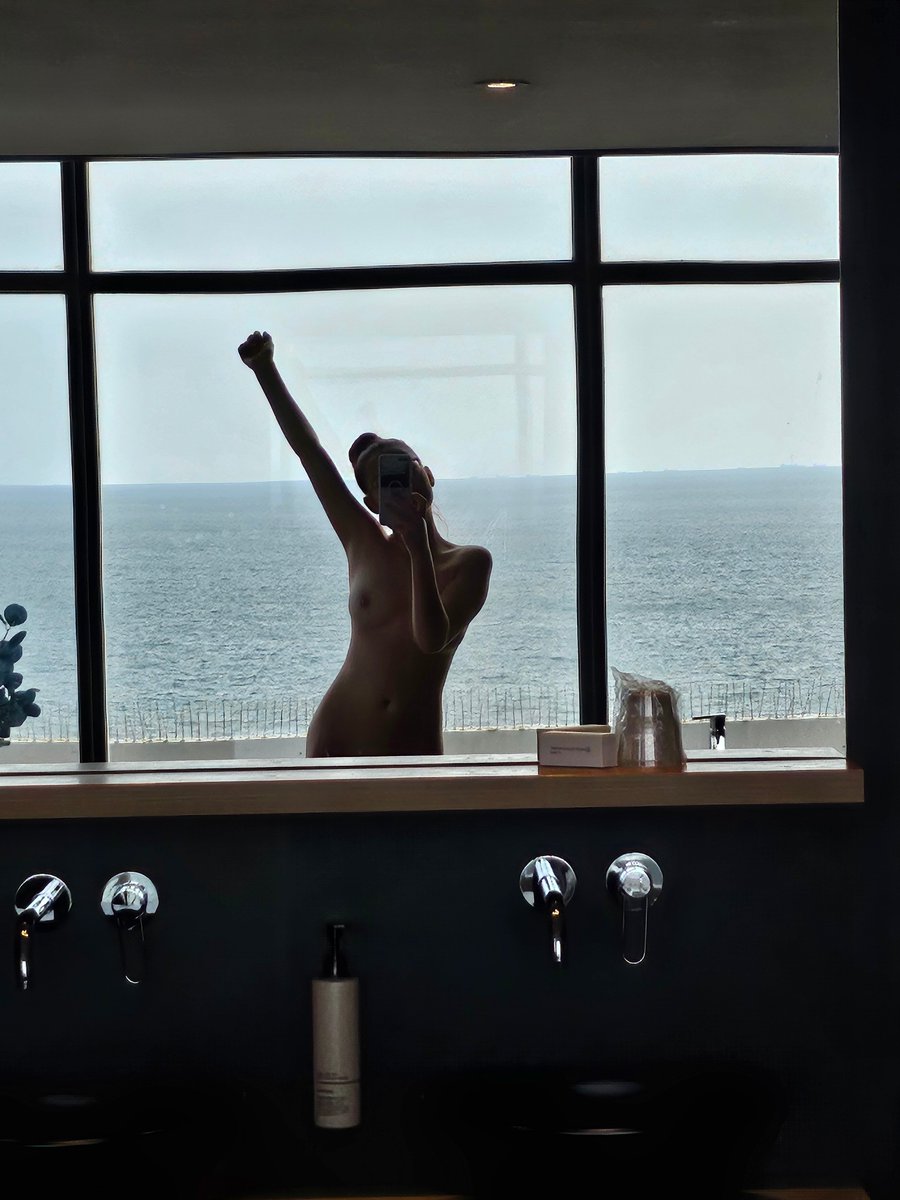 lost_lolakitten's tweet photo. Morning stretch with an ocean view and nothing on 🌊 what a way to wake up #nsfwtwt #petite #tease https://t.co/F3tXI2olXm