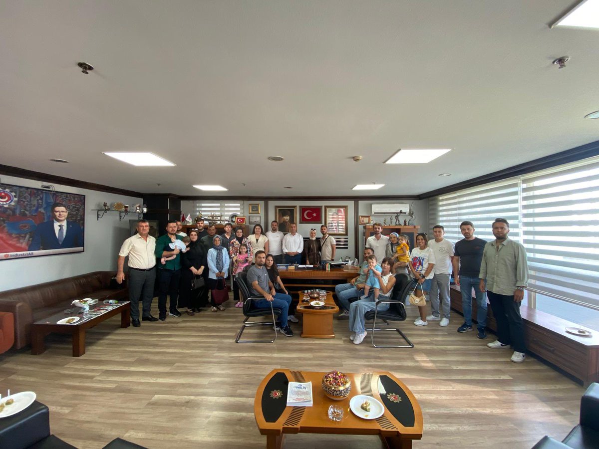 TmsKdzEregliSb's tweet photo. Didim’ de gerçekleşen eşli eğitim programını tamamlayan üyelerimiz Şube Başkanımız Sayın Altan KALFA’yı ziyaret ederek eğitimden  ve sağlanan imkanlardan duydukları memnuniyetlerini ilettiler.
Genel Başkanımız Sayın Uysal Altundağ’a, ve emeği geçen herkese teşekkür ederiz. https://t.co/U676TmdxY1