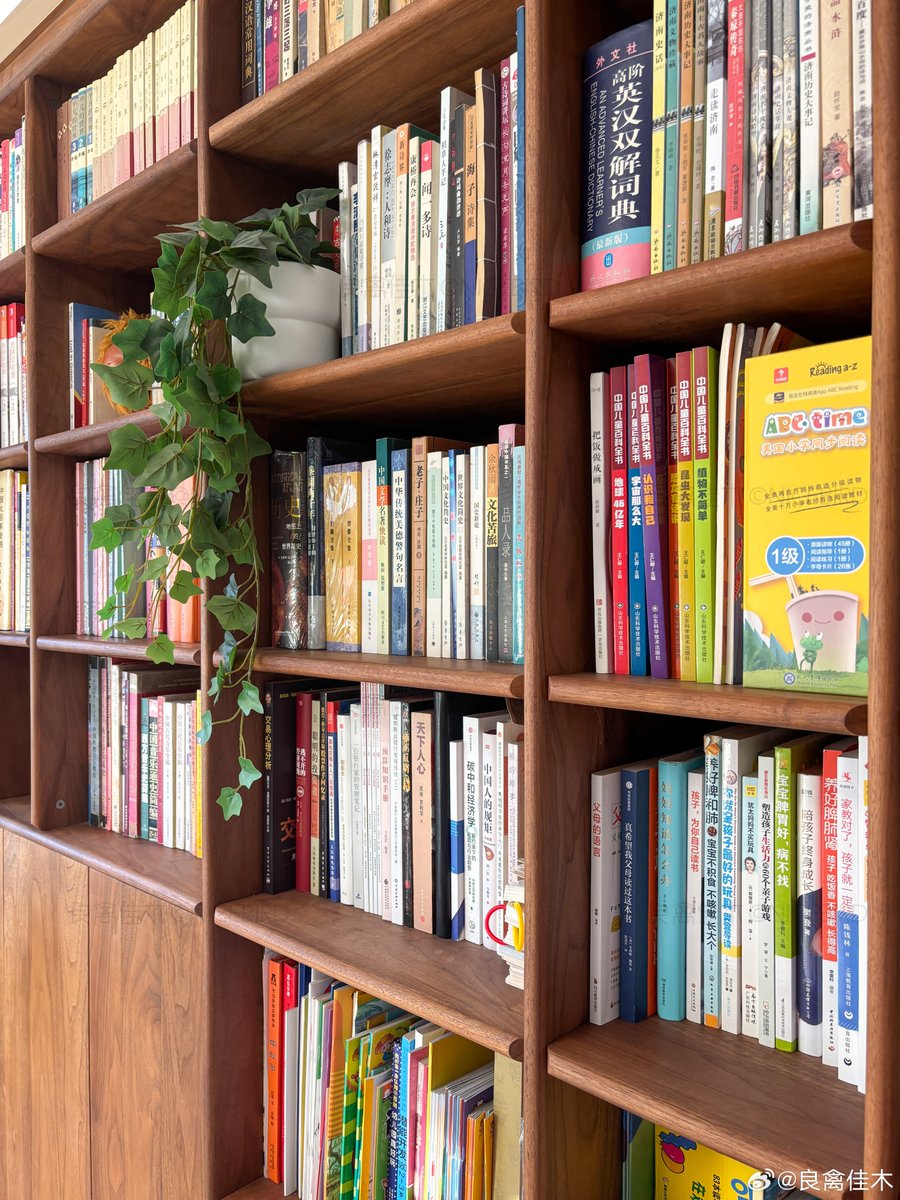 MaryjoFrantum's tweet photo. Calling all book lovers! Our Campus Reading Club is hosting a 2-hour secondhand book swap this Friday (3pm-5pm) at the Student Center Lobby. Bring your pre-loved books, take new finds, and chat with fellow book fans. Don’t miss it! https://t.co/UBZpV60iR8