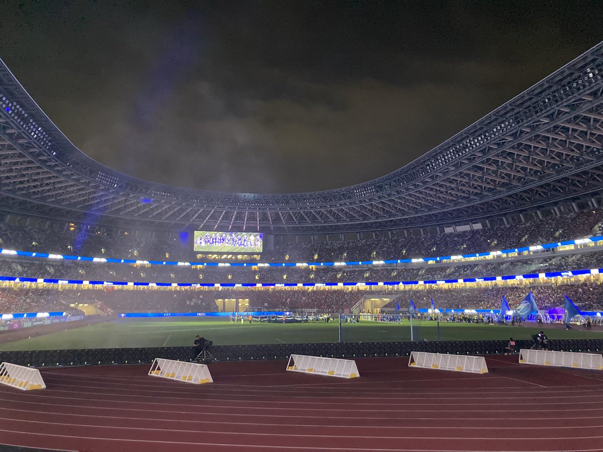 arata_lanigiro's tweet photo. 今日の青。 #MUFG国立 でホーム開幕戦、3-1で浦和レッズに勝利。試合開始早々先制するが、ゲームを支配され厳しい時間が続く。前半ATに失点し折り返す。後半に入り西村選手が追加点、ネタラヴィ選手のボレーで突き放して開幕3連勝！首位キープ、強いね！ #THE国立DAY の観客動員数は47781人。 #zelvia https://t.co/0EZFTQb7T8