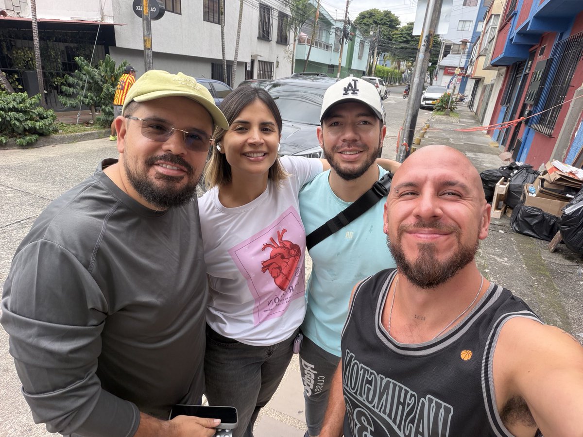 Juli_Infante_R's tweet photo. Yo no estaba en el país en el momento del terremoto, pero volví de un viaje que estaba haciendo para ayudar desde lo que me era posible y me encontré con que Global Shapers Pereira y @prorisaralda se organizaron para brindar ayudas junto a otras grandes iniciativas comunitarias. https://t.co/eJ9rCENsvS