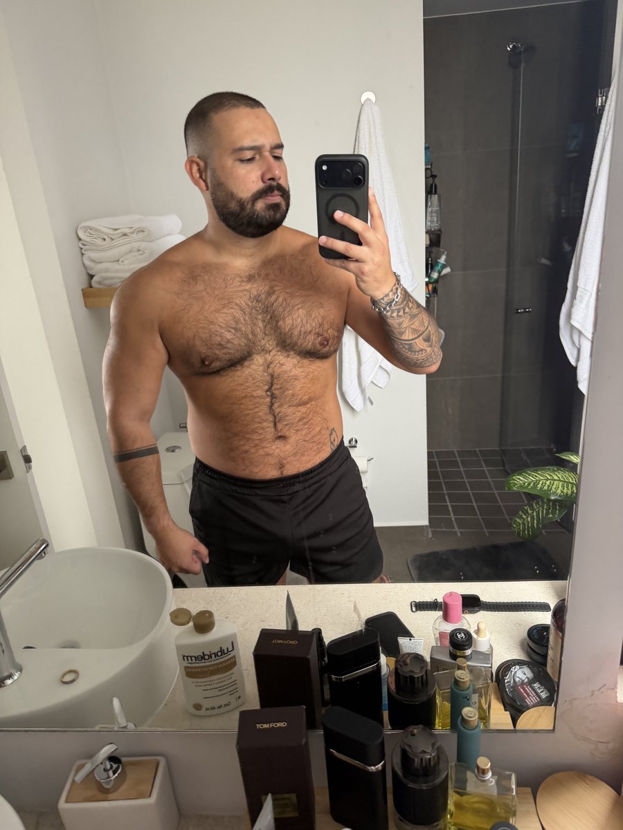 AndyKnoxxx's tweet photo. Estamos muy juiciosos con el ejercicio … resultados pronto 🦍🙈 https://t.co/LAqvt22kDM