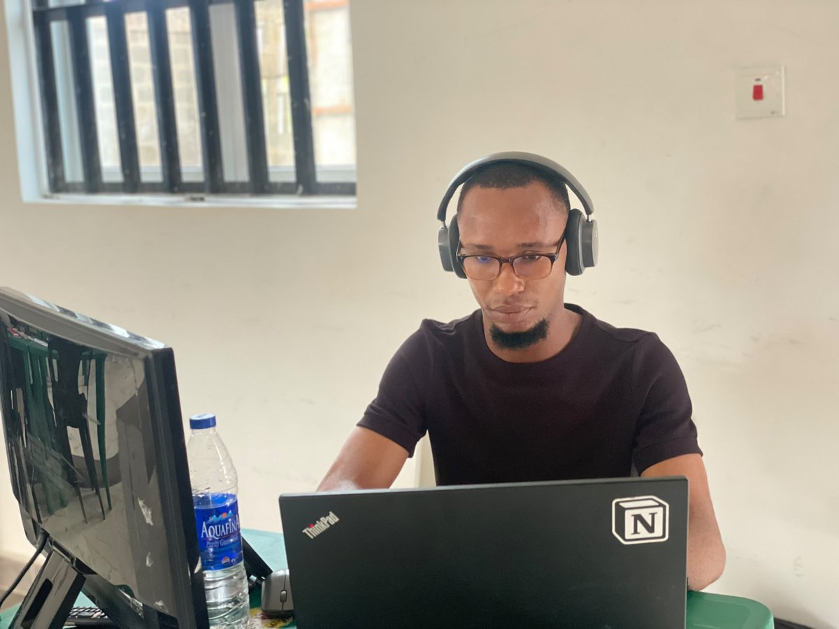 square_one_1's tweet photo. That moment when you are doing something important and NEPA takes light..or is it when your neighbor music is so damn loud.

It can so annoying ..but we got you covered.
24/7 light, Ultra fast internet..and a peaceful environment.

What are you waiting for?

Visit Squareone today https://t.co/bIC7Jbxi8B