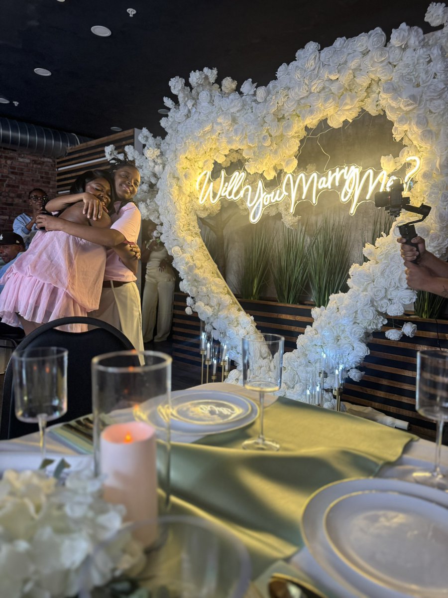 __fabc0riya's tweet photo. the Johnsons..💍👩🏽‍❤️‍💋‍👩🏽💙🧸 https://t.co/cshJAvtZp3
