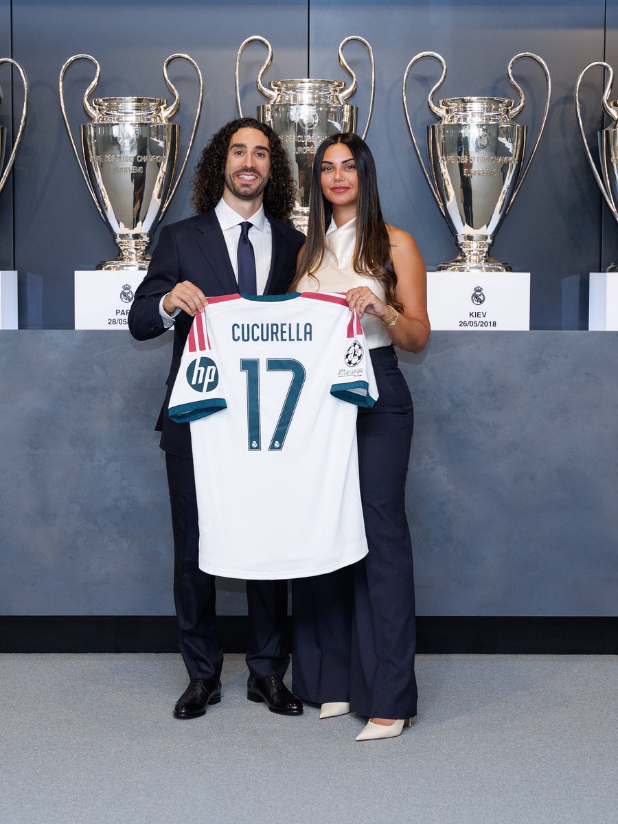 _claurodri1's tweet photo. De pequeña soñaba con estos colores y hoy la vida me regala vivir este momento a tu lado🤍 hala madrid https://t.co/ehbiLyt416