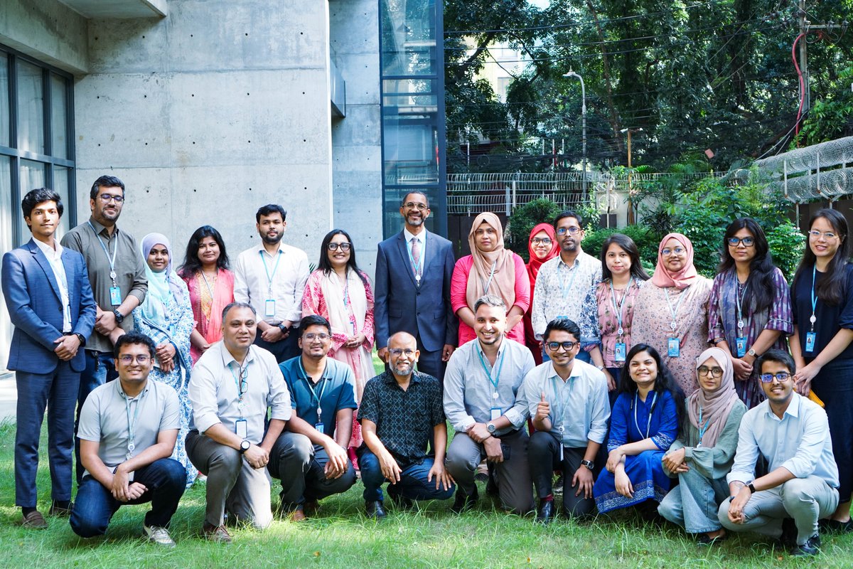 UNVBangladesh's tweet photo. #UNVolunteers engaged in a town hall dialogue with @sarodriques , the newly appointed Resident Representative of @UNDP_BD . The conversation gained momentum around shared commitment of serving humanity and advancing development with the power of #volunteerism! https://t.co/VyTtZxWu57