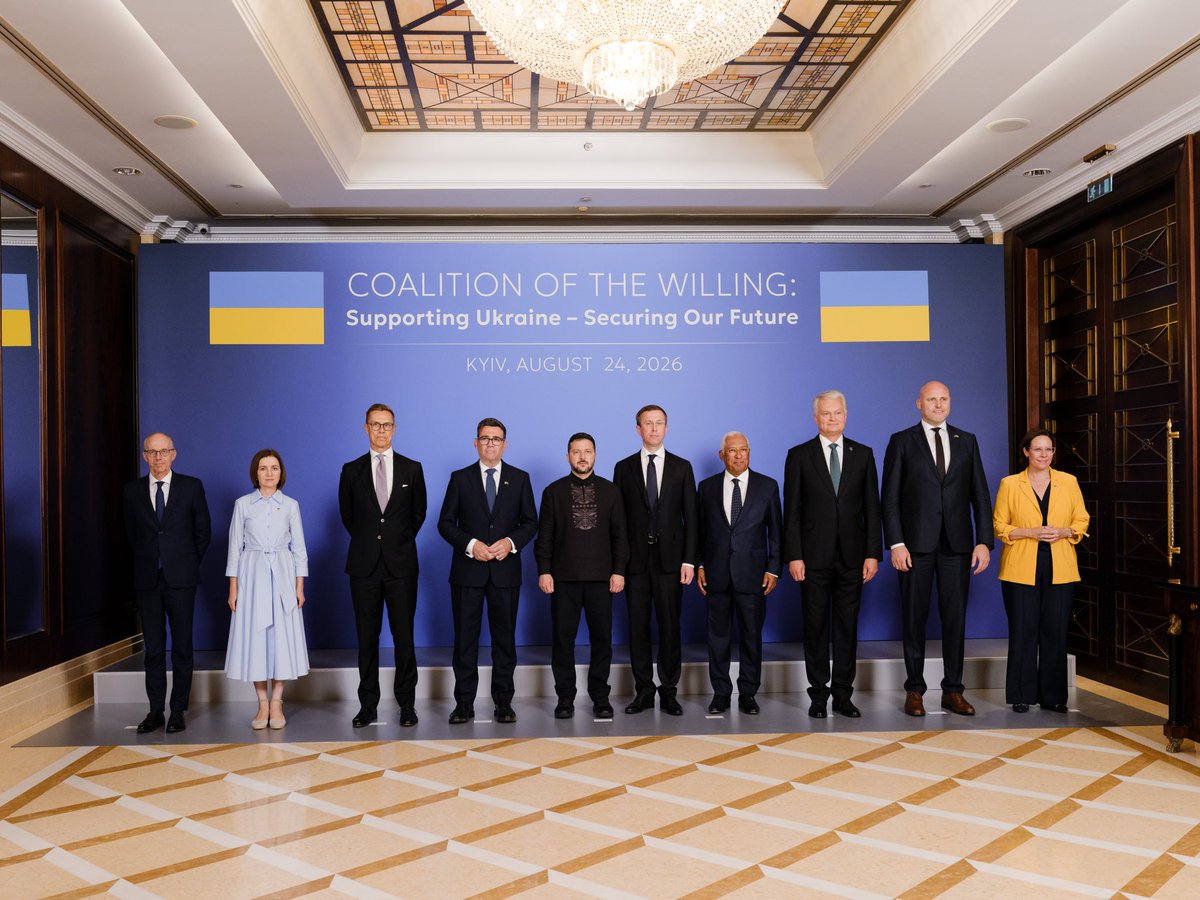 McFaul's tweet photo. In the biggest fight for freedom of our times, an American leader should be standing in this photo. https://t.co/pvjbLPXtWl