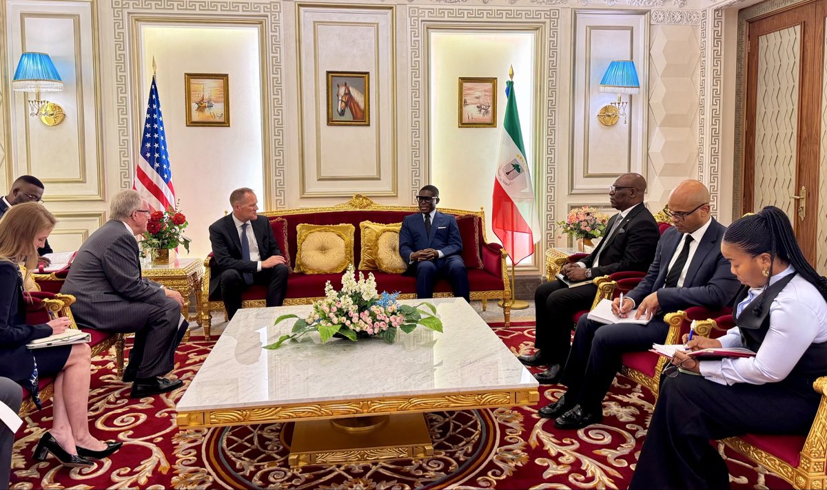 teonguema's tweet photo. Impulsar el sector no petrolero y atraer nuevas inversiones a #GuineaEcuatorial han sido algunos de los principales temas que he abordado en la audiencia que he mantenido hoy con Eric O. Meyer, Subsecretario Adjunto para Oriente Medio y África del Departamento del Tesoro de los Estados Unidos de América.

Hemos conversado sobre cómo aprovechar mejor el potencial de nuestro país en otros sectores y crear las condiciones para que más empresas estadounidenses puedan invertir y desarrollar nuevos proyectos. La finalidad es generar más actividad económica, crear empleo para nuestros jóvenes y abrir nuevas fuentes de ingresos para el Estado.

Guinea Ecuatorial tiene oportunidades más allá de los hidrocarburos y debemos aprovecharlas. Por ello, seguiremos trabajando para atraer inversión privada y conseguir que el sector no petrolero tenga cada vez un mayor peso en nuestra economía.