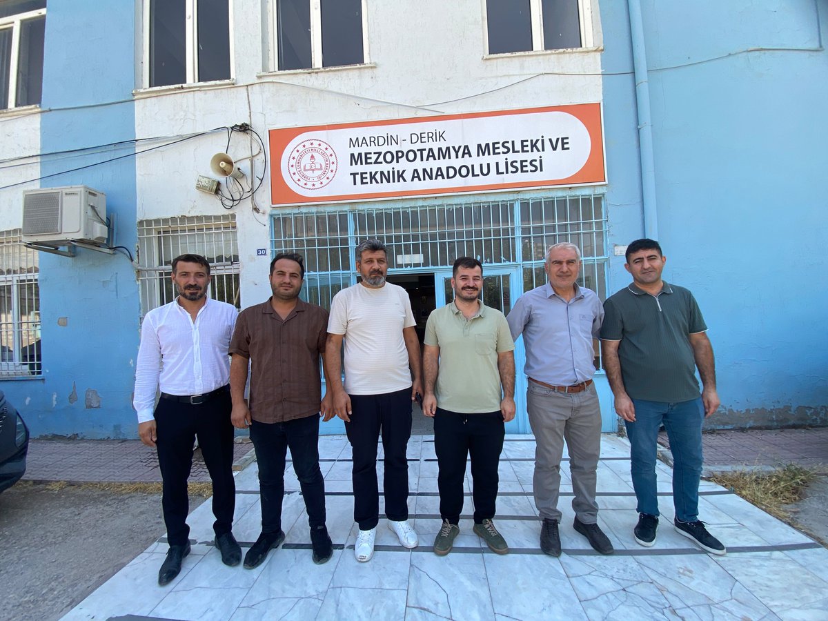 DerikEbs's tweet photo. Yönetim kurulumuz ile beraber ilçemiz Mezopotamya Kız MTAL'de okul müdürü olarak göreve başlayan Sn. Mervan SÖYLEMEZ'e hayırlı olsun ziyaretinde bulunduk. Değerli müdürümüze yeni görevinde muvaffakiyetler diliyoruz. 
@ebsmardin https://t.co/xoFgIZcMIF