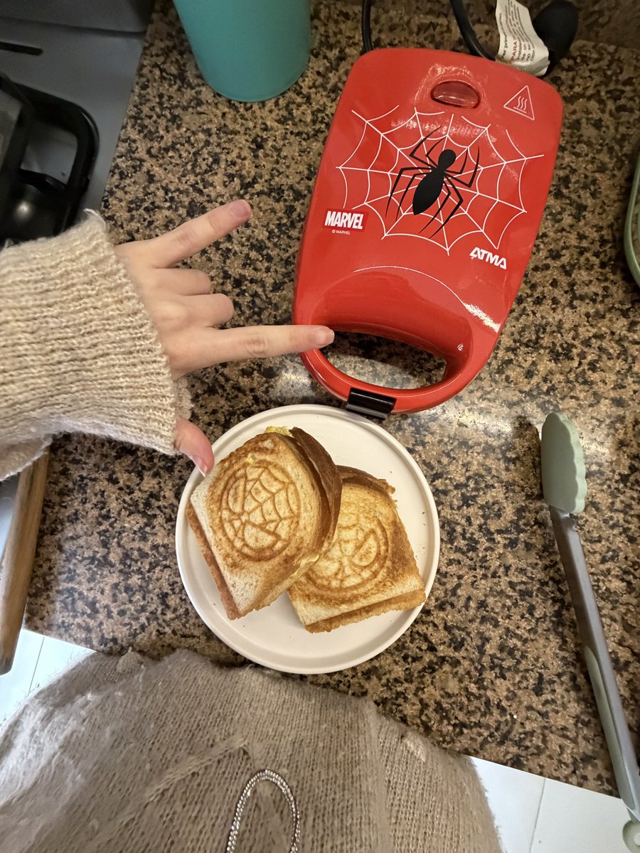 vvanillaheaven's tweet photo. hice spidey-tostados 💪🏻🕷️💋 !!!! https://t.co/peEtOZaUiK