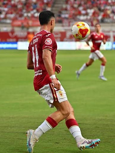 MOULOSSNOVA's tweet photo. ✍️JUGADOR PRETEMPORADA 1ªFederación⚽️

🔸REAL MURCIA @realmurciacfsad 

➡️ALVARO BUSTOS @AlvaroBustos10 

🗣️Pues que ha revertido la situación el interior asturiano 
Ha sido el 6º jugador que más minutos ha jugado en pretemporada con 401 minutos y quedandose a 33m del líder en este apartado , Javi Moreno 
En la final de la Copa Federación además consiguió el gol del empate que sirvió para el triunfo final
Ha interiorizado sus movimientos y le ha dado más control de las situaciones en espacios más cortos , la calidad la tiene de serie 
Un fichaje de última hora que ya estaba en casa 

Información y datos de @Javi_bburillo