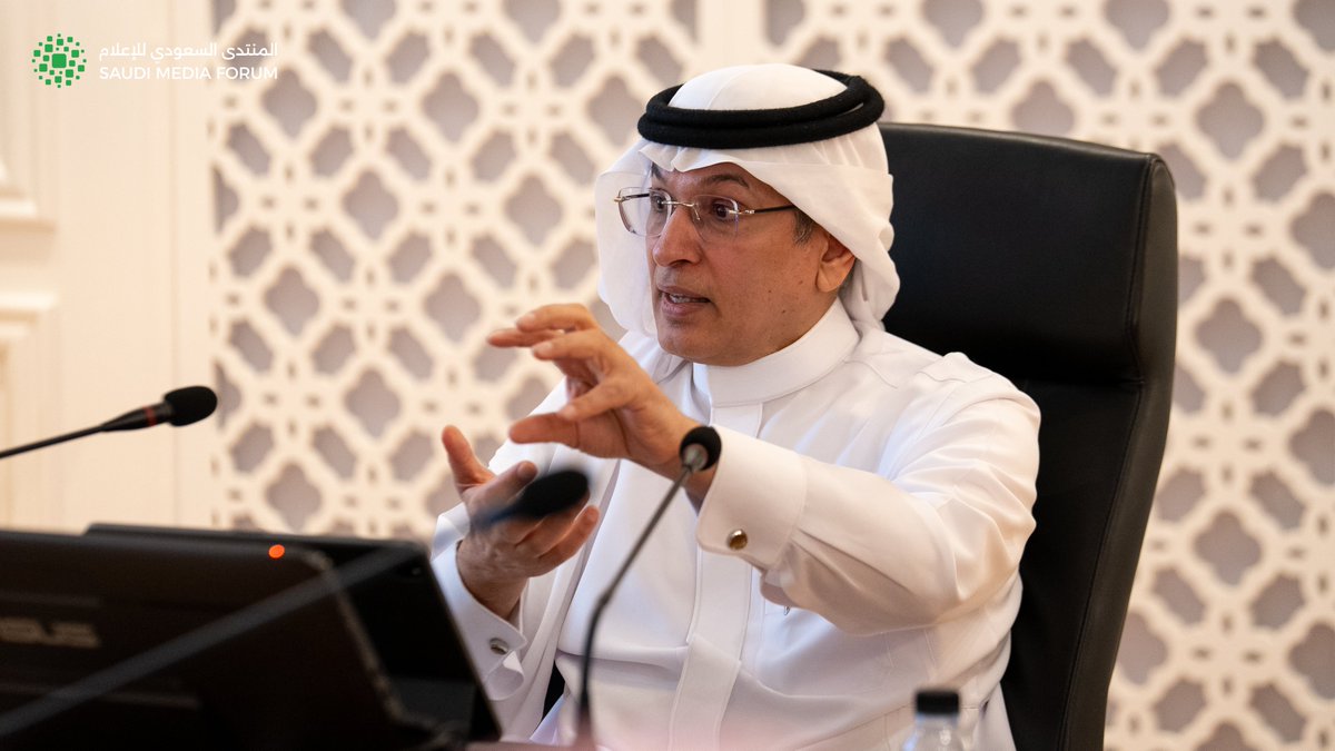 saudi_mf's tweet photo. هم جزء من الحكاية.. وصنّاع للأثر.

التقى رئيس #المنتدى_السعودي_للإعلام أ. محمد الحارثي فريق المتطوعين القائمين على أعمال المنتدى، مثمّناً جهودهم وشغفهم، ومؤكداً أن تمكين الشباب ركيزة في رسالة المنتدى، وأن التطوع فيه تجربة مهنية تفتح الطريق أمامهم في صناعة مستقبل الإعلام. https://t.co/i5NGqXr7gk